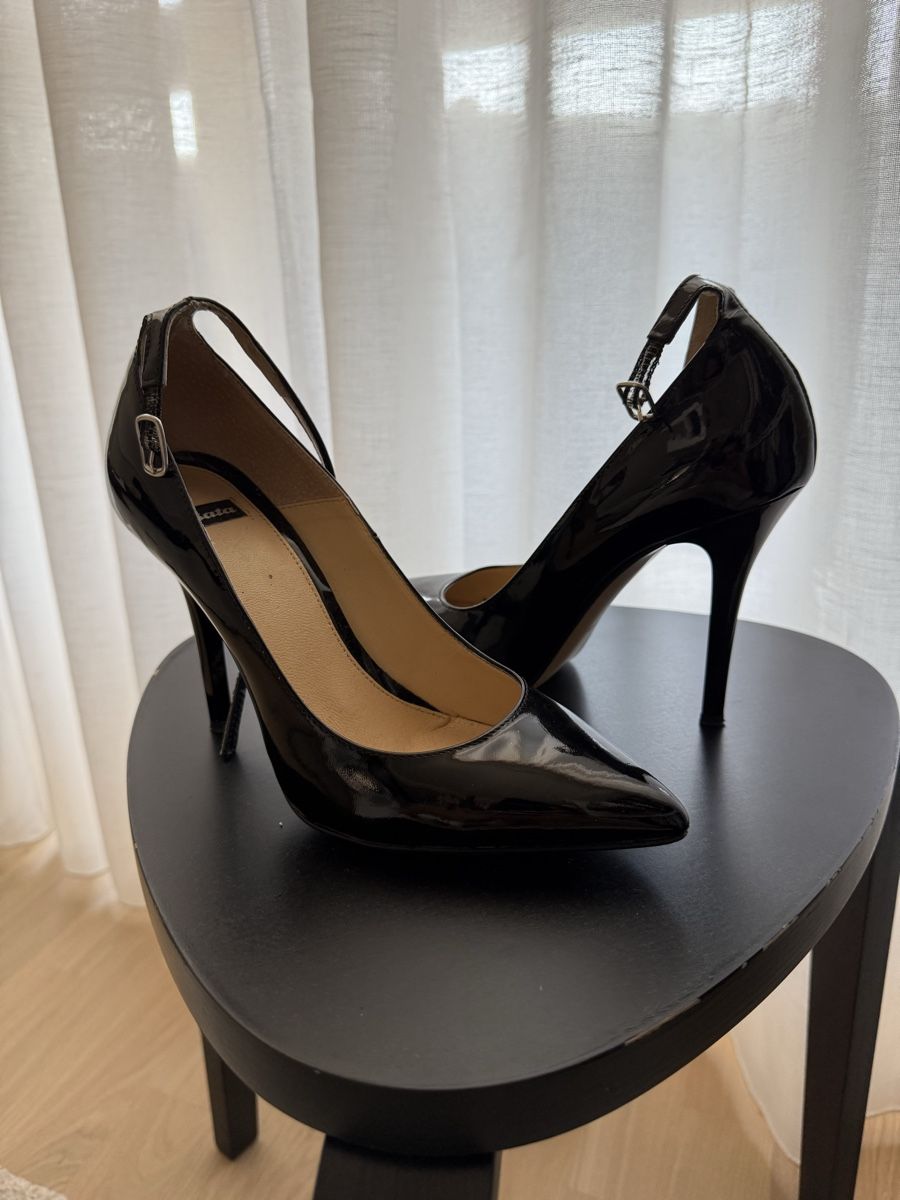 Damenschuhe: Escarpins vernis noir - Bata - taille 38 – Gebraucht aus Carouge GE von sca_ts8d 1