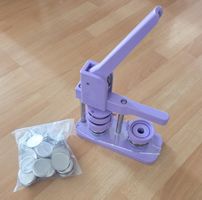 Badge Maker / Buttonmaschine inkl. Rohlinge