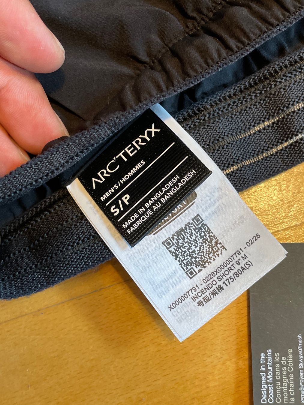 Arcteryx Pantaloni: Arc'teryx Short Incendo Sz S New – Nuovo e nell'imballaggio originale da Zürich venduto da le_souk 2