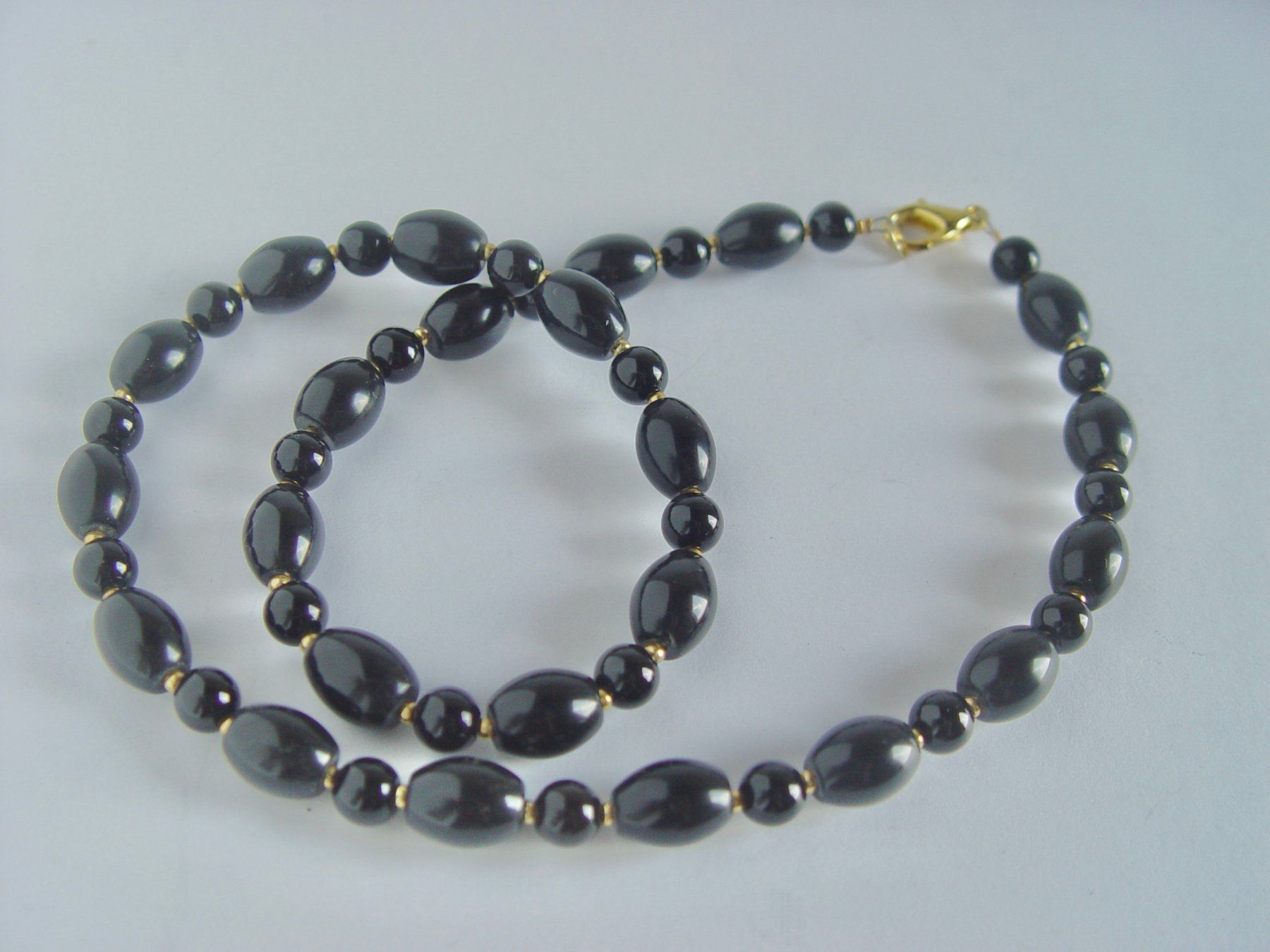 Colliers: Collier aus schwarzem Obsidian – Neuf (Voir description) à Henggart par gernli 2