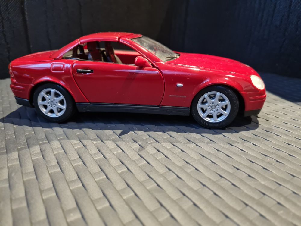 Maisto Mercedes SLK 230 Cabriolet 1996, échelle 1/18, Couleur Jaune, Boîte Altérée