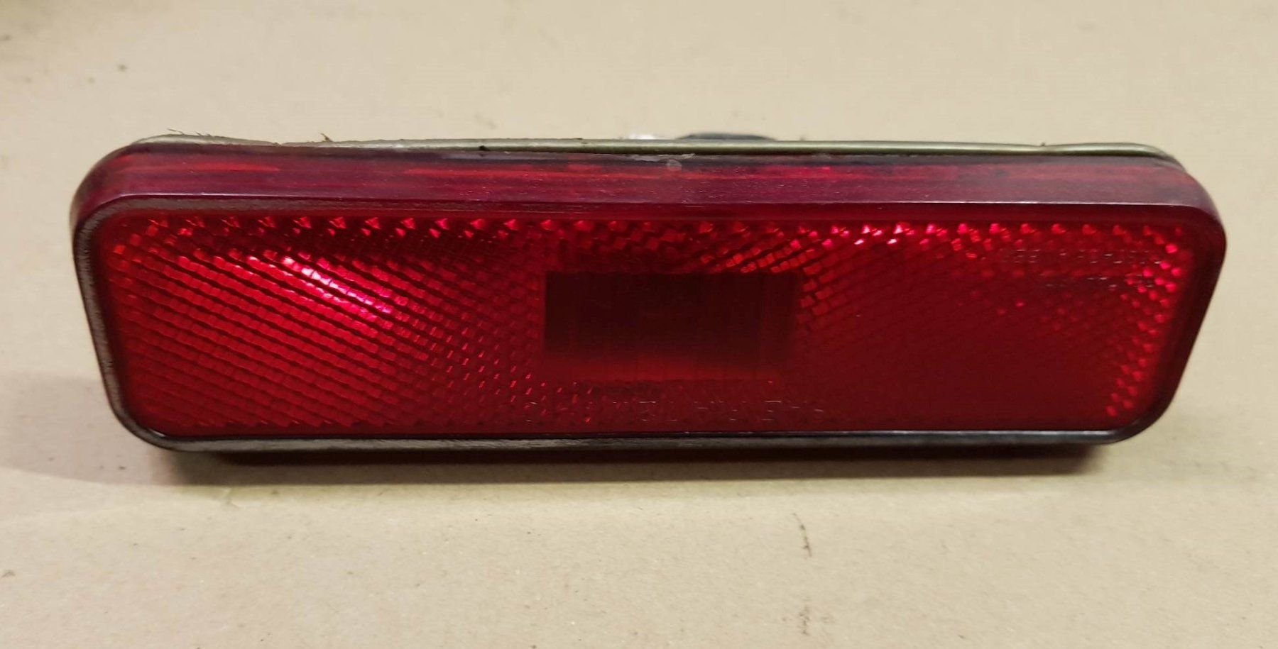 Tutti pezzi di ricambio auto: Seitenleuchte rot   Mopar A-Body – Usato da Niedergösgen venduto da usc_8qc6