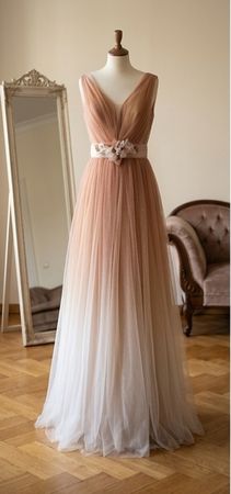 Robe cérémonie Ceremony M/L, état neuf, jamais portée ✨