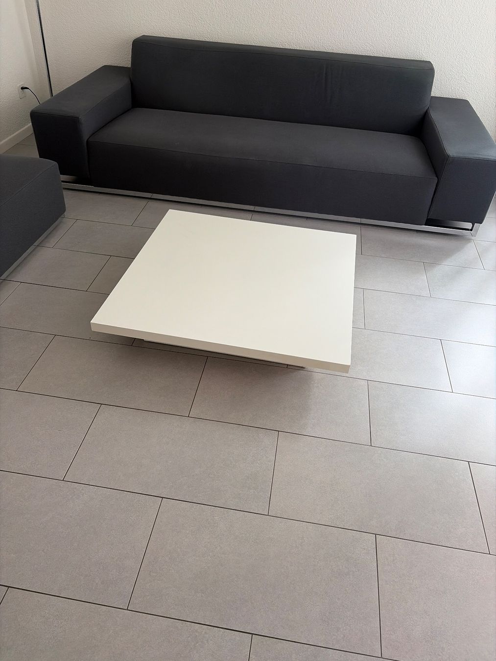 Interio Tavoli: INTERIO Couchtisch quadratisch – Usato da Ostermundigen venduto da BestPrice_3072