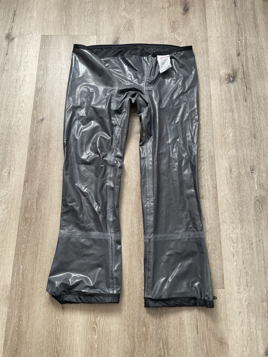 Lotti di vestiti: Motorrad Jacke und Hose – Usato da Wetzikon ZH venduto da Cedi 6