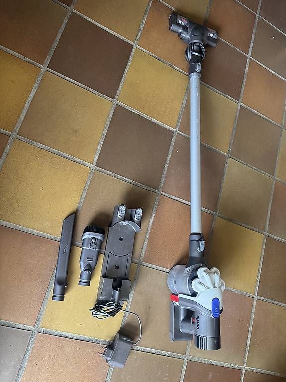 Dyson Aspirapolveri & Accessori: Dyson DC45 Akku-Staubsauger Set – Usato da Truttikon venduto da menefique