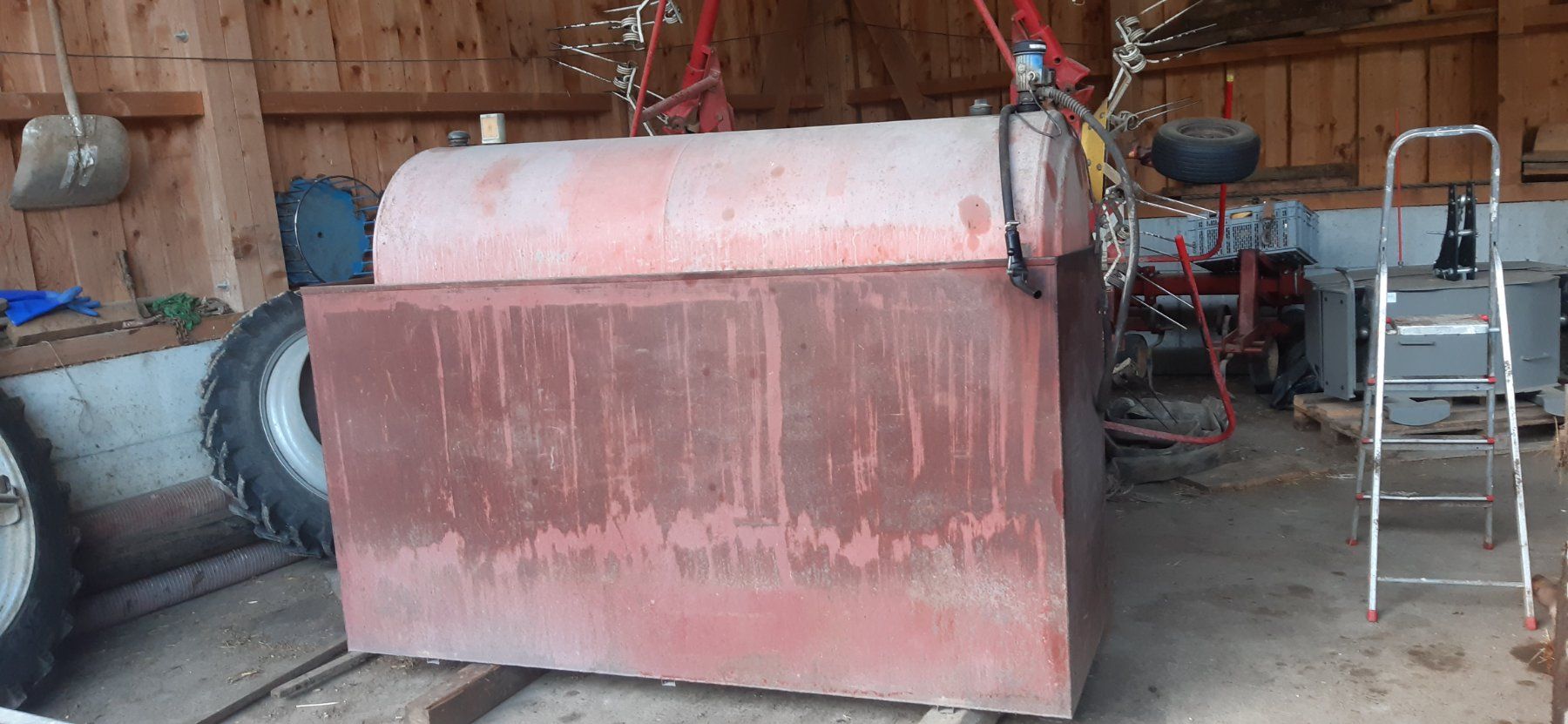 Accessori per altri veicoli: Dieseltank 2000l – Usato da Ziefen venduto da D430 1