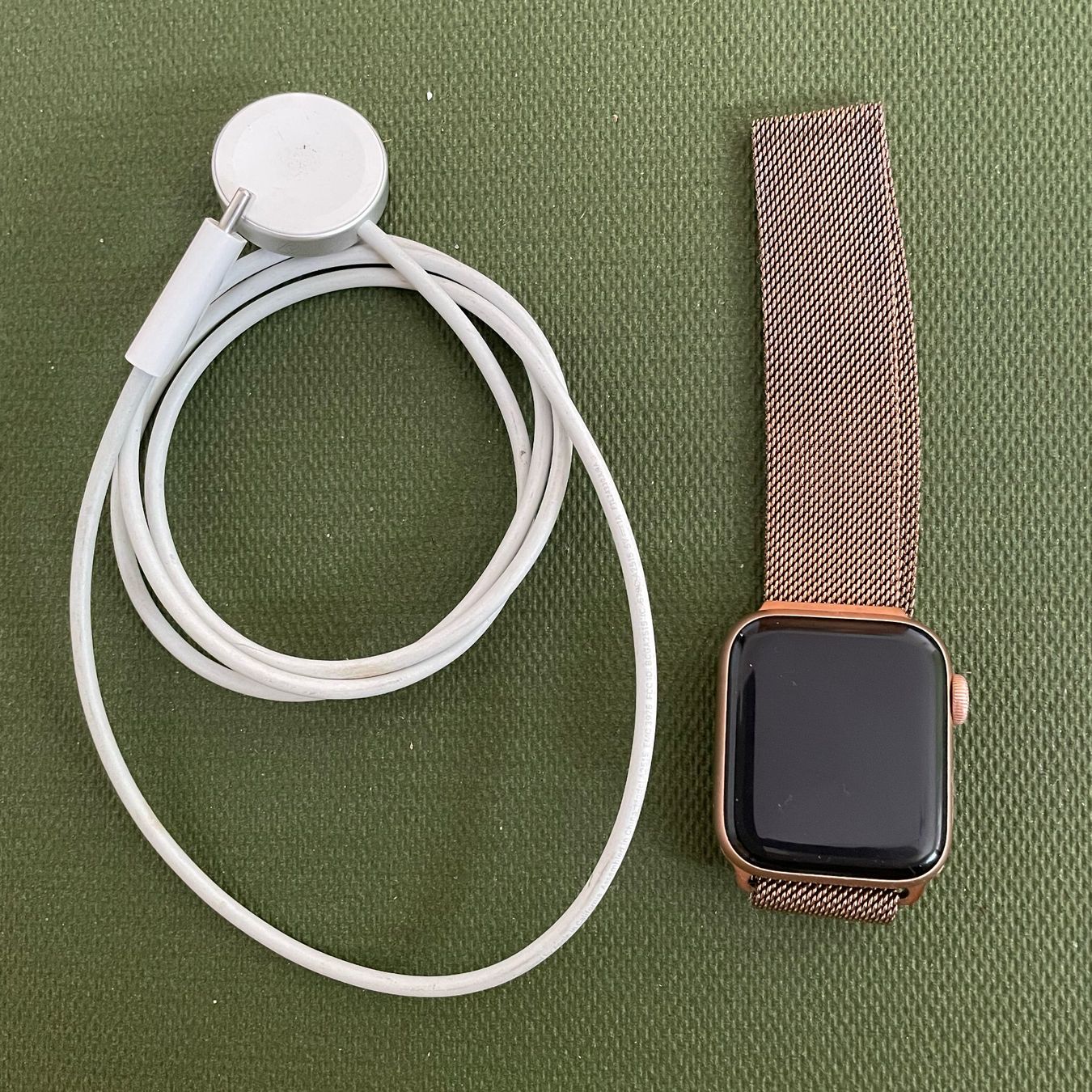 Apple Smartwatch: Apple Watch Serie 6 (GPS) – D'occasion à Basel par giovannad01 1