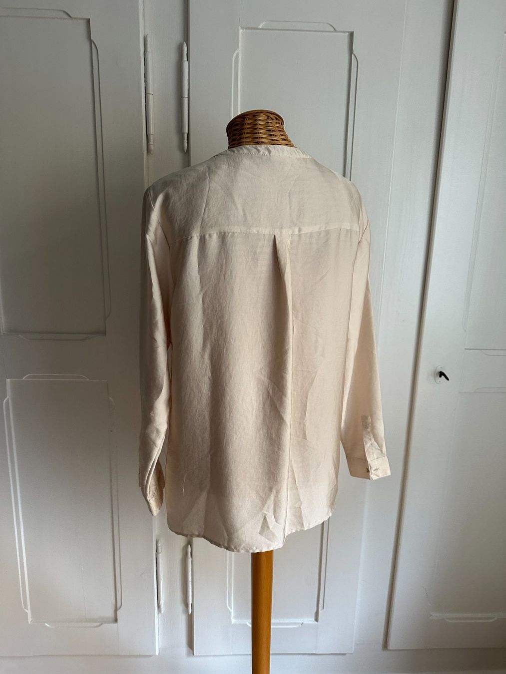 Esprit Camicette: ESPRIT - Satin Bluse crème fliessend 36 – Usato da Zürich venduto da Diazaio 2