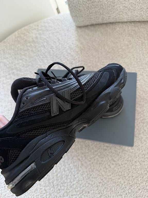 New Balance Scarpe da uomo: New Balance Sneaker 1000 – Usato da Dietikon venduto da Prelovedpearls 4