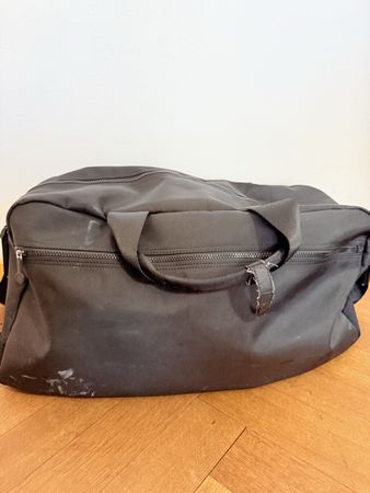 Borsa da viaggio Momo Design usata, perfetta per l'estate!