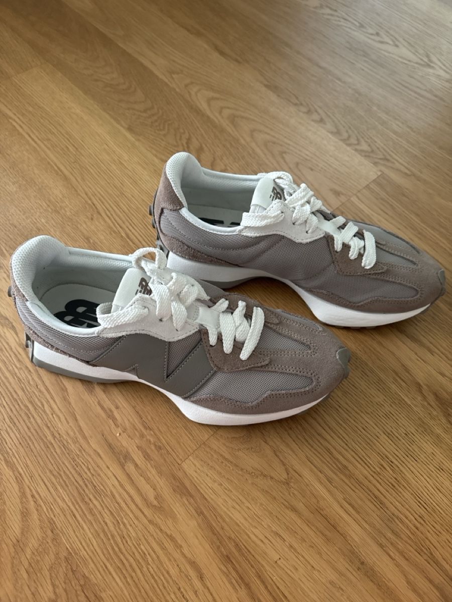 New Balance Scarpe da donna: Sneaker, New Balance 327, Gr 41.5, NEU – Nuovo (secondo la descrizione) da Bonstetten venduto da Tscat 2