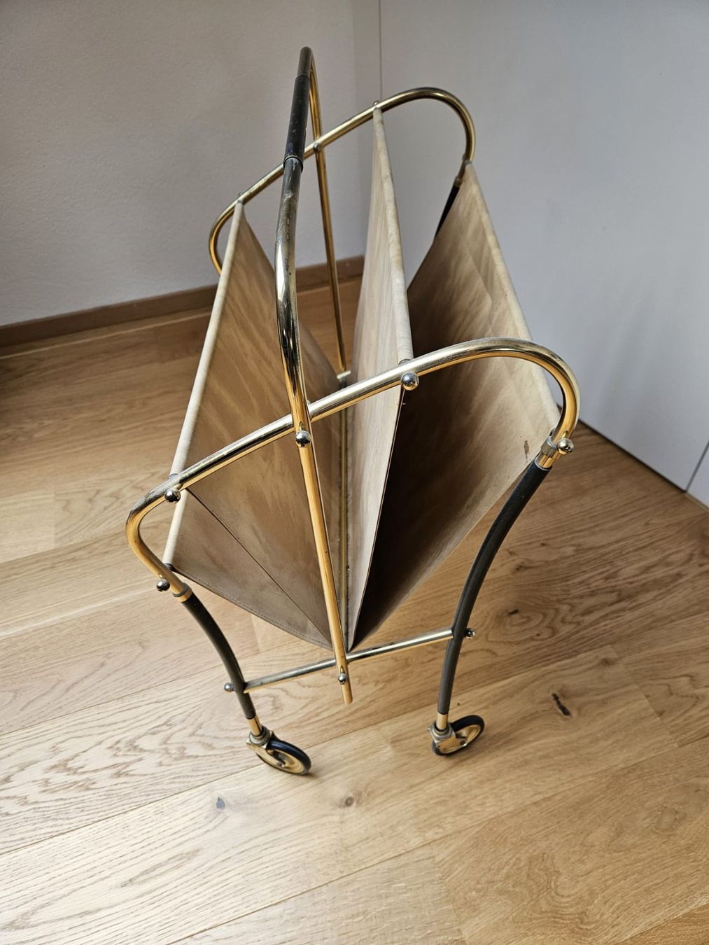 Altro per la casa: Vintage Zeitungsständer – Usato da Bern venduto da dani.schi 2
