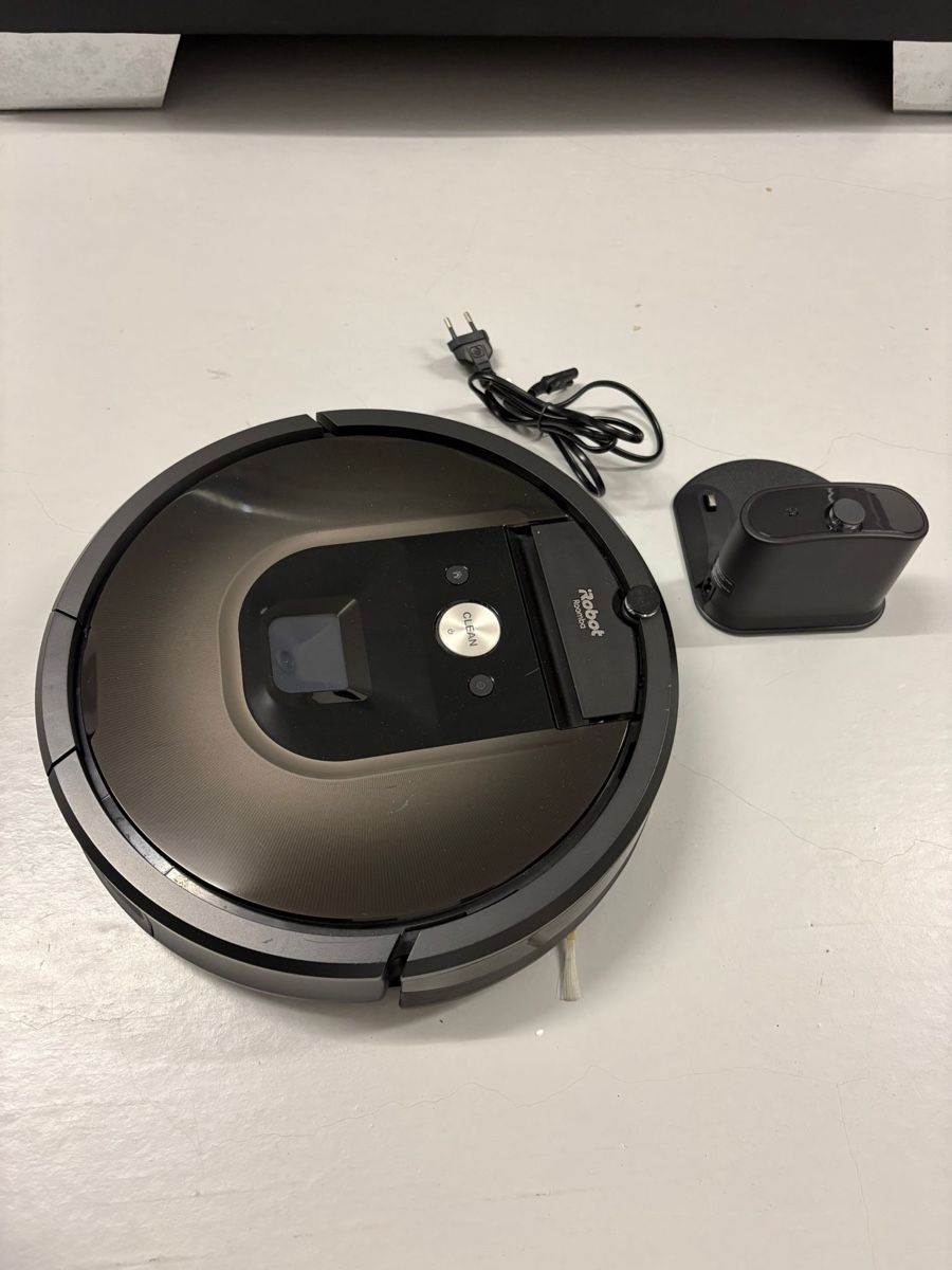 Irobot Aspirateurs & Accessoires: iRobot Roomba mit Zubehör – D'occasion à Ehrendingen par 86FM