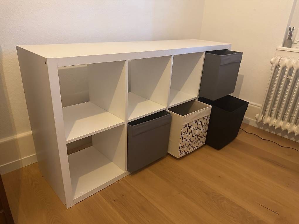 Cassettiere: IKEA Sideboard inkl. 4 Stoff Kisten – Usato da Solothurn venduto da Hoffi
