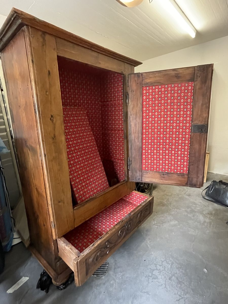 Armadi: Armoire ancienne sculptée à la main – Usato da La Tour-de-Peilz venduto da kin_5mrd 3