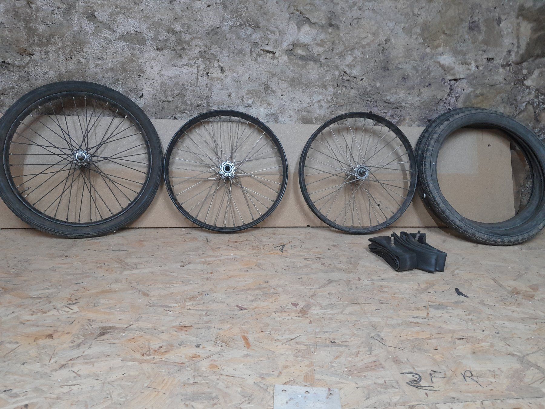 Pezzi di ricambio: 3 x Veloräder 20" zoll – Usato da Hinterforst venduto da duty76