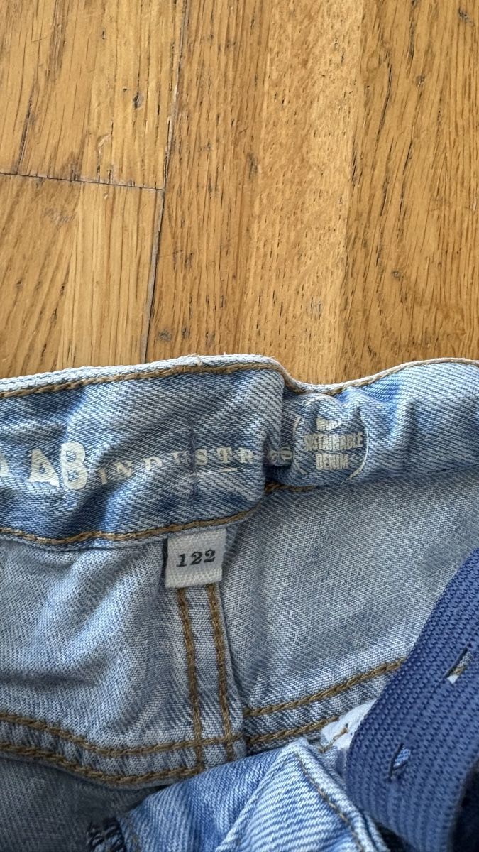 Pantaloni: Kurze Jeans Hosen Grösse 122 – Usato da Stäfa venduto da sch_m7kj 1