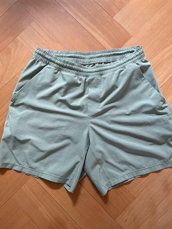 lululemon Trainingsshorts, Herren, Gr. L Grau-Grün