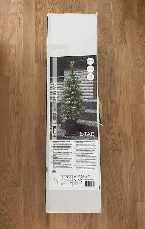 Alle Dekorationen: Sapin de Noel en pot et avec éclairage intégré – Neu (gemäss Beschreibung) aus Yverdon-les-Bains von ele_z7jf