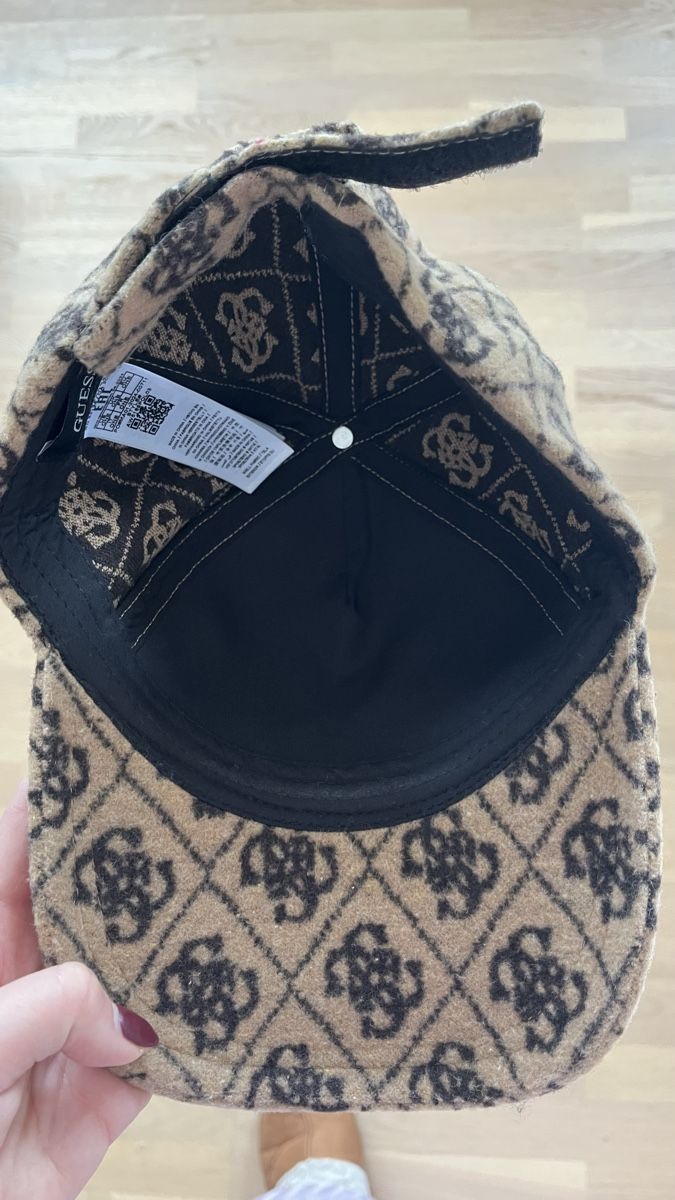 Guess Altro in  Abbigliamento & Accessori: Guess Cap Brown Pattern One Size - great condition  – Nuovo (secondo la descrizione) da Unterägeri venduto da sar_vf25 1