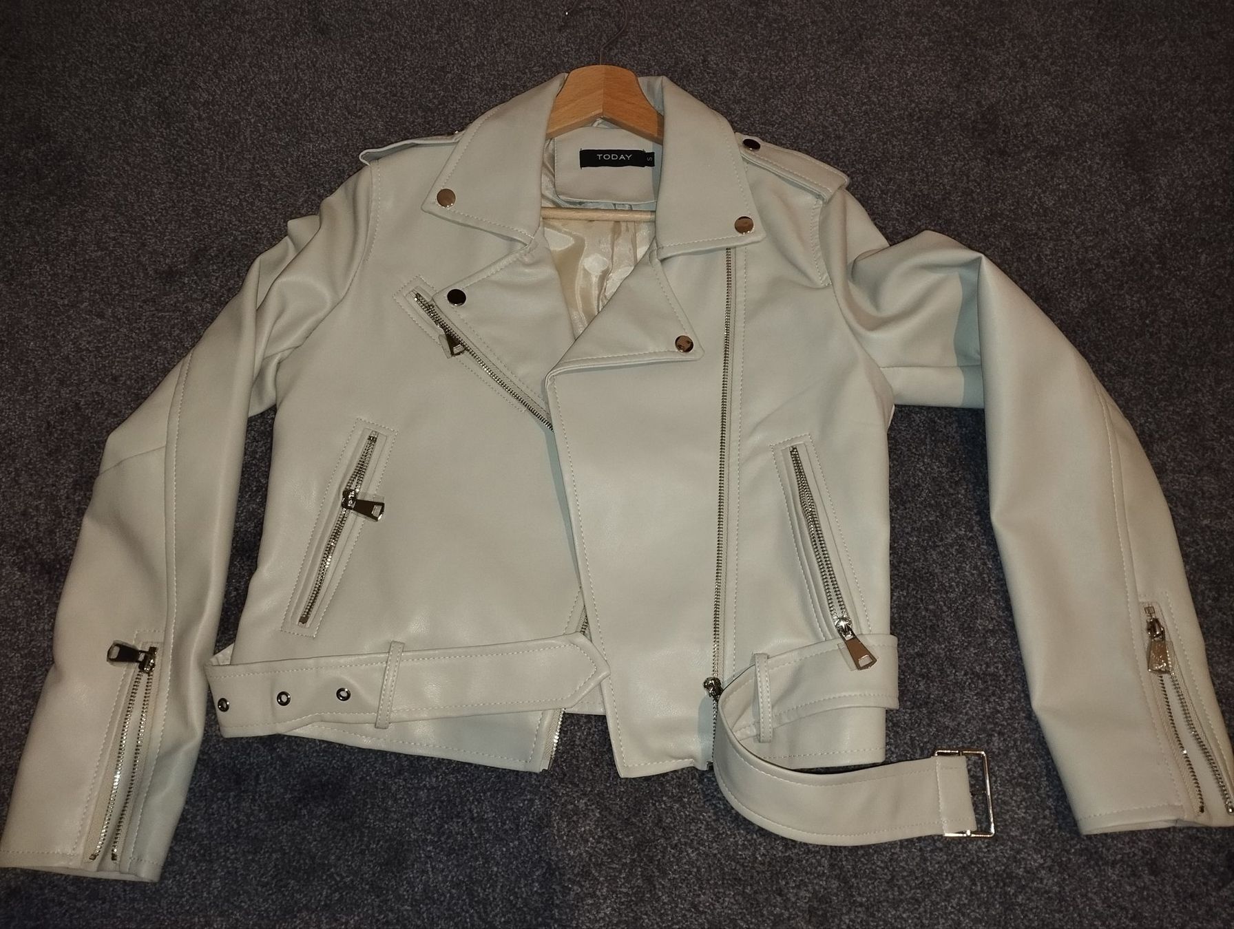 Jacken: Stylish Cream Faux Leather Jacket S – Neu (gemäss Beschreibung) aus MONTHEY von Tibobo