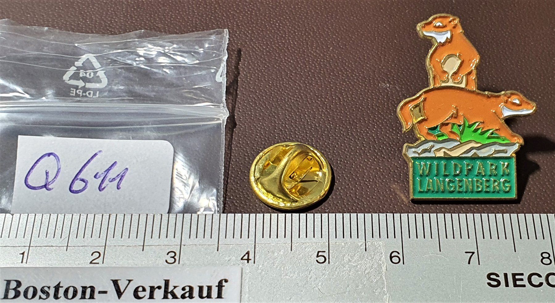 Placchette & Badge: Q611 - Pin Wildpark Langenberg Sihlwald - Erdmännchen? – Usato da Reinach BL venduto da Boston-Verkauf 1
