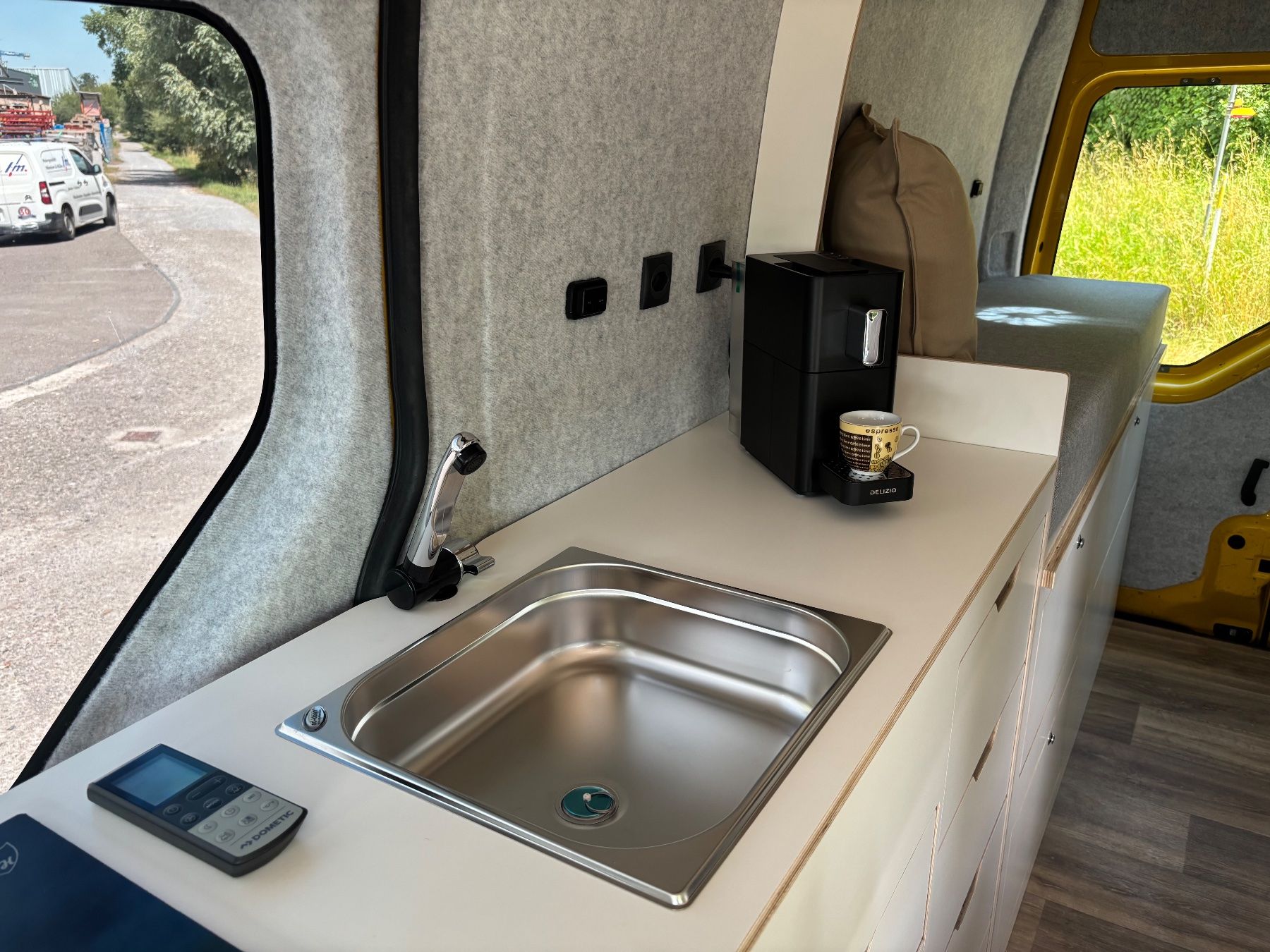 Renault Veicoli da campeggio: Renault Master Saranda Beach Camper Wohnmobil – Usato da Winterthur venduto da CamperBau 2