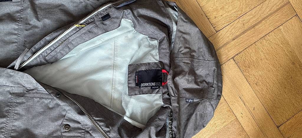 Vestes: Regenjacke  – D'occasion à Bern par lke_y6gm 1