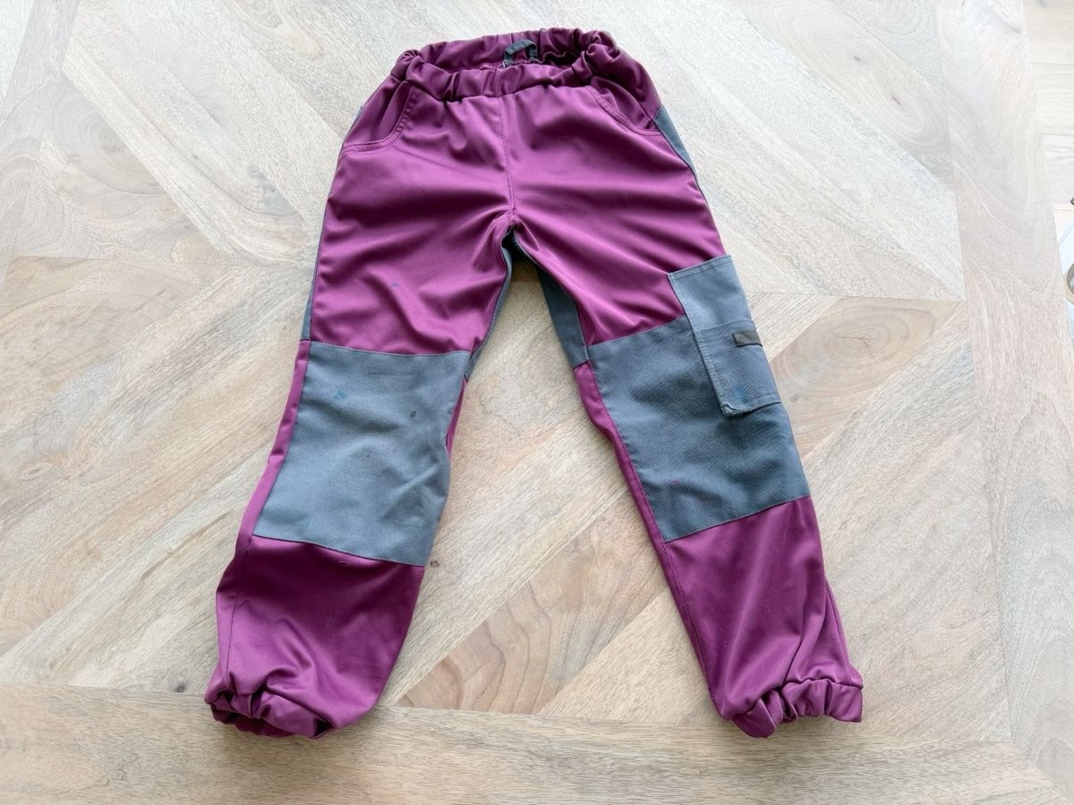 Pantaloni: Softshell Hose mit Verstärkungen Gr. 122/128 – Usato da Eggenwil venduto da Lissi82