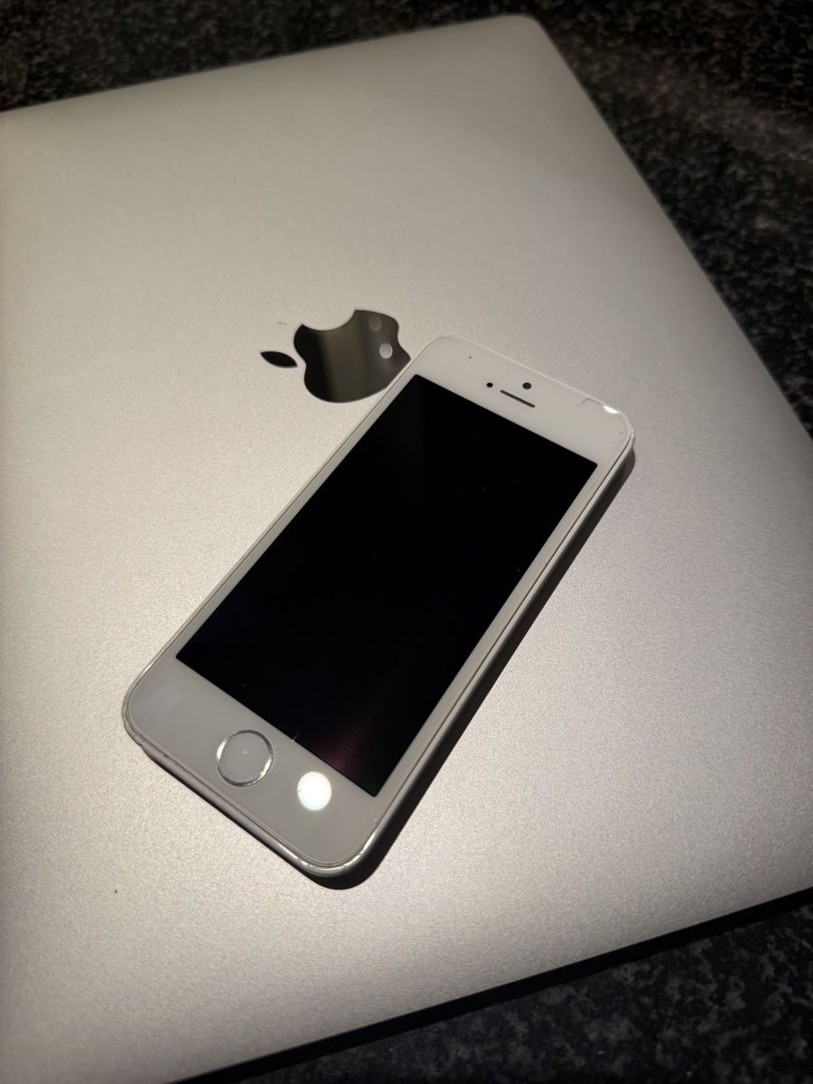 Apple Telefoni cellulari / Smartphones: iPhone SE Custom – Usato da Lausanne venduto da Planet_Faisceaux 2