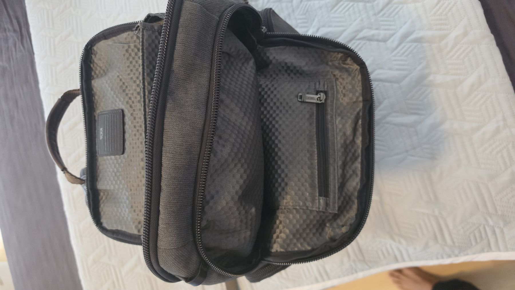 Tumi Rucksäcke: Tumi Laptop Backpack Unisex Grey – Gebraucht aus Bassersdorf von LiveLove 5