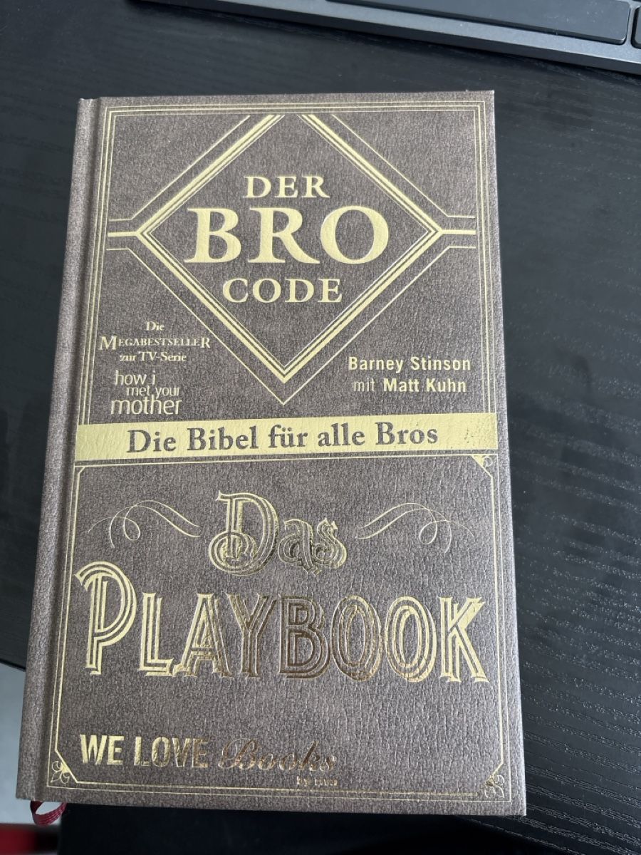 Libri: Der Bro Code & Das Playbook: Zwei Buecher von Barney Stinson – Nuovo (secondo la descrizione) da Wettingen venduto da Dario914