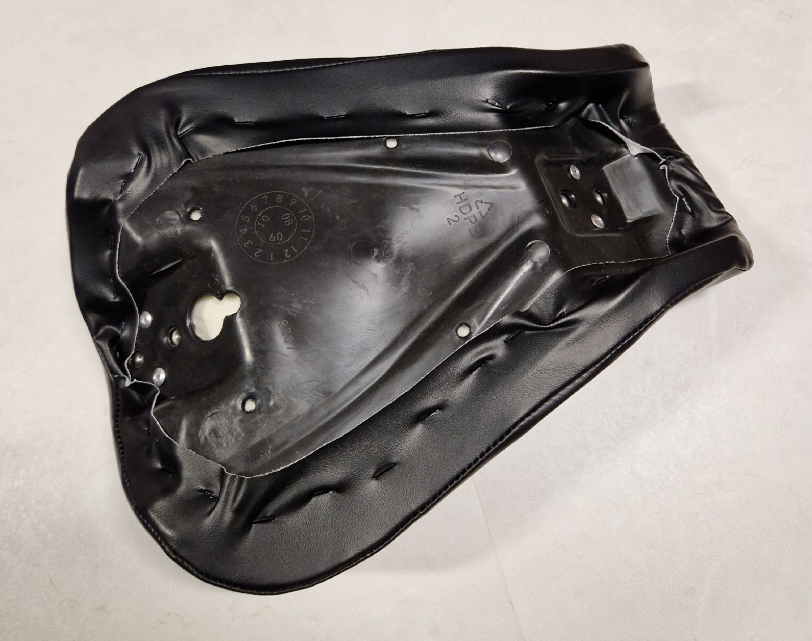 Tutti i ricambio per moto: Motorradsattel Harley Davidson fourty eight – Nuovo e nell'imballaggio originale da Dorf venduto da Messer-Schweiz 1