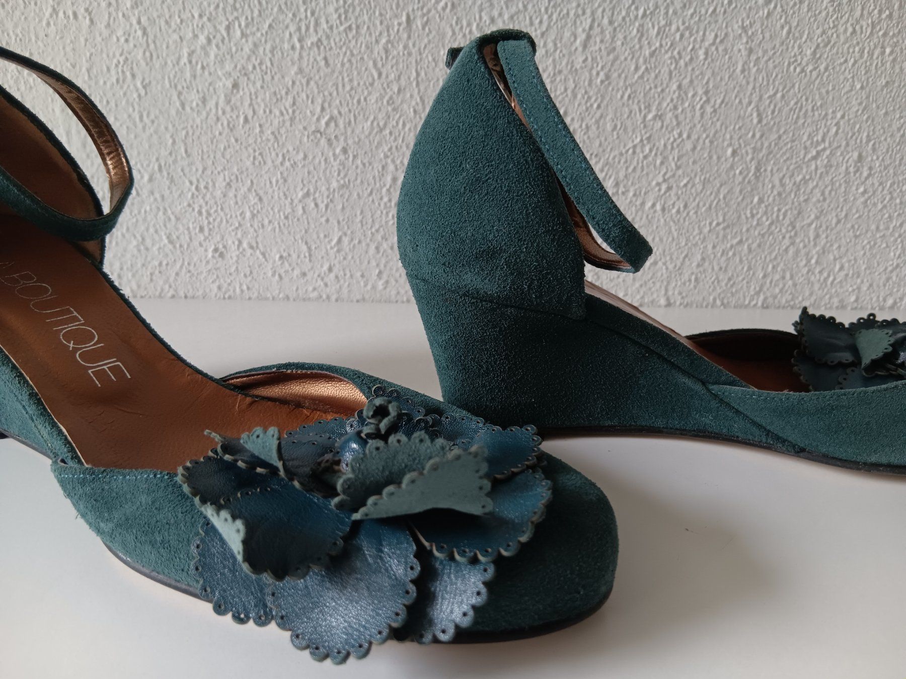 Scarpe da donna: LA BOUTIQUE Chaussures / Schuhe pointure / Nummer 37 – Usato da Cossonay-ville venduto da Super-Price-Quality 3