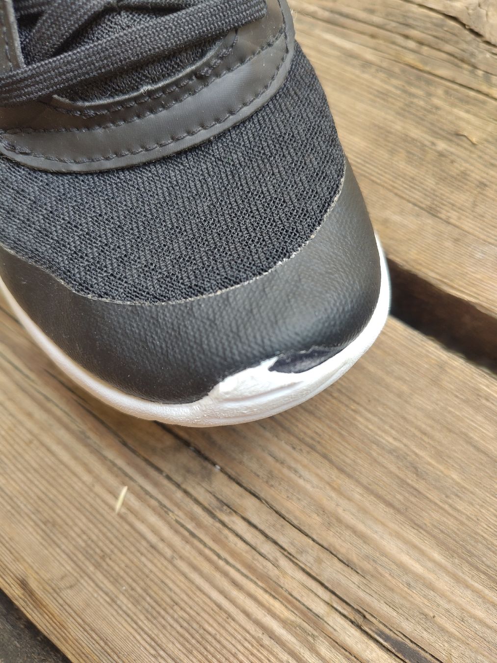 Nike Scarpe per ragazzi: Nike Turnschuh schwarz Grösse 32 gebraucht – Usato da Wabern venduto da c.trachsel 5
