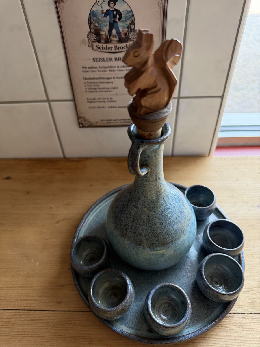 Caraffe: Set Likörkaraffe mit 6 Schnapsgläsern und Eichhörnchen – Usato da Plasselb venduto da SeislerBrocki 4