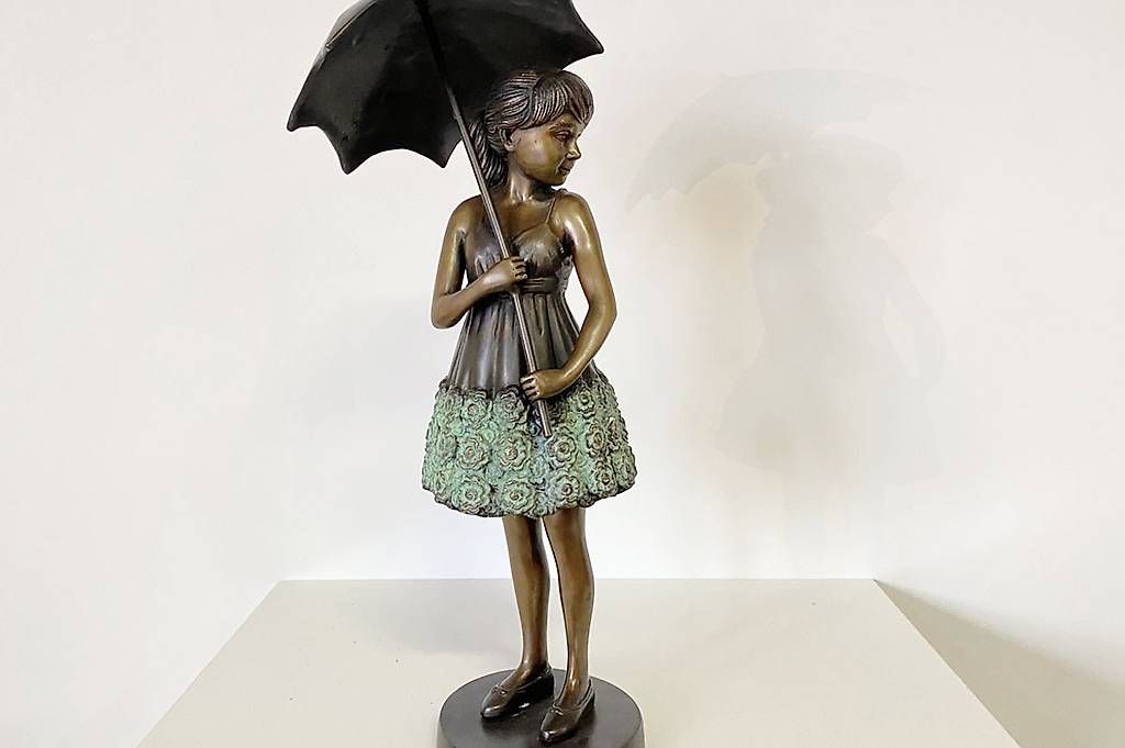 Sculture & Statue: Bronzefigur, Mädchen mit Schirm – Nuovo (secondo la descrizione) da Ballwil venduto da ClassicGallery 2