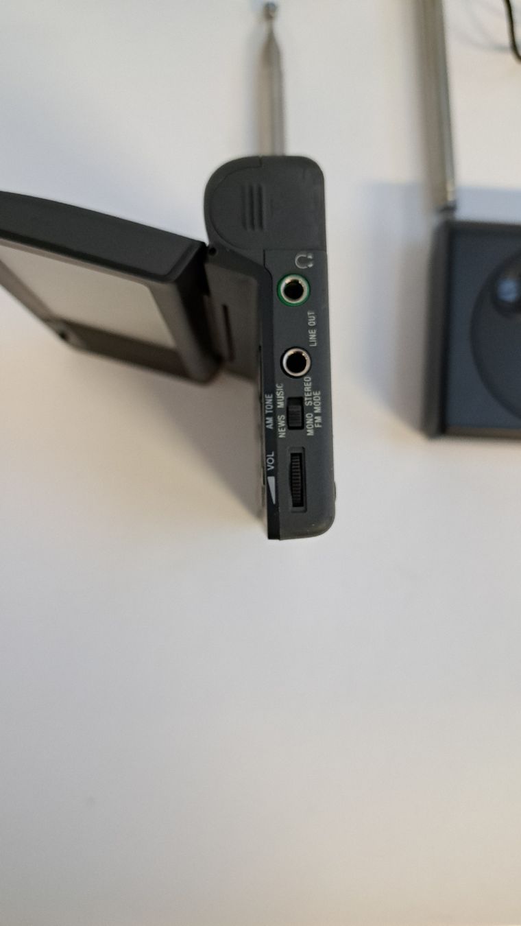 Sony Radio: SONY ICF-SW 100 Weltempfänger – Usato da Gümligen venduto da V10-Shop 3