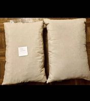 2 Beige Outdoorkissen neu Masse auf Bild