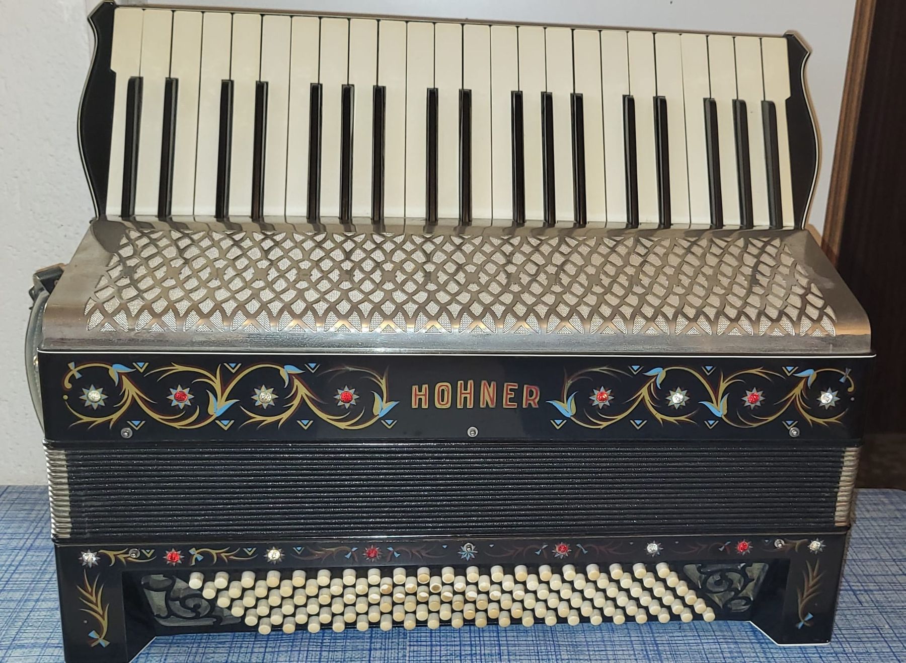 Strumenti musicali: Accordéon hohner ancien révisé – Usato da Penthalaz venduto da EvandroLuz 7