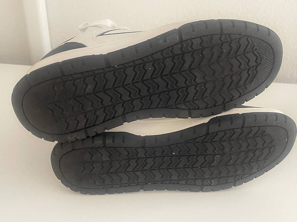 Chaussures femmes: Sneaker weiss/schwarz Gr. 38 Turnschuh – D'occasion à Reinach BL par present4you 4