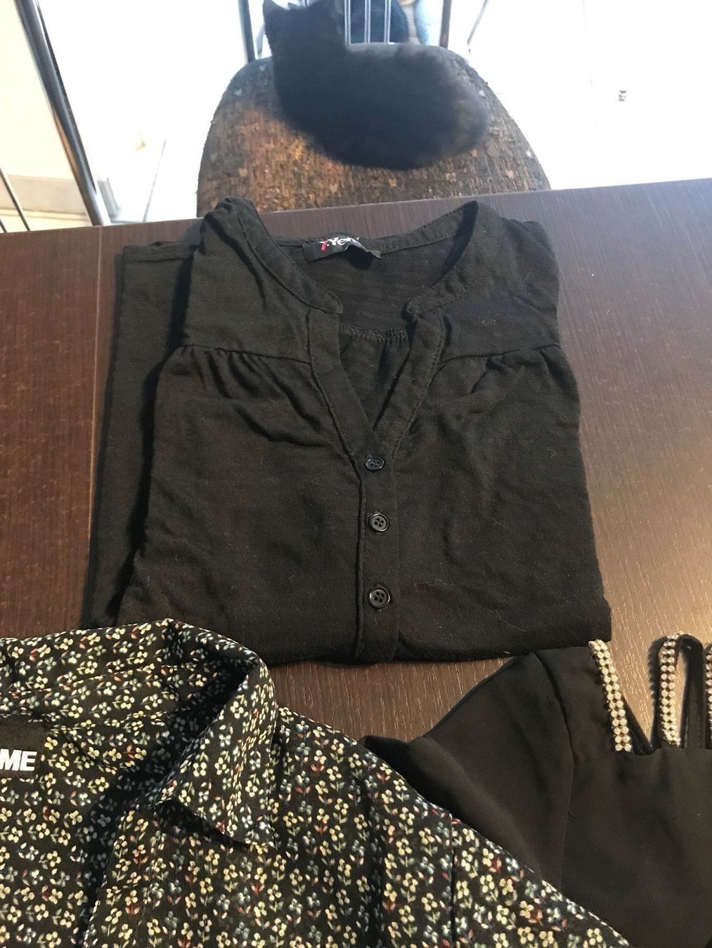 Chemisiers: Lot de pull chemise – Neuf (Voir description) à Domdidier par qatar1973 2