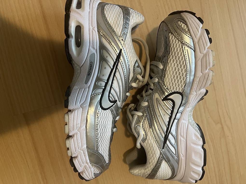 Scarpe da donna: Nike Air Max 2K White Black – Usato da Dürnten venduto da jor_y6gw 1
