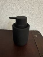 Seifenspender schwarz matt gebraucht mit Gebrauchsspuren