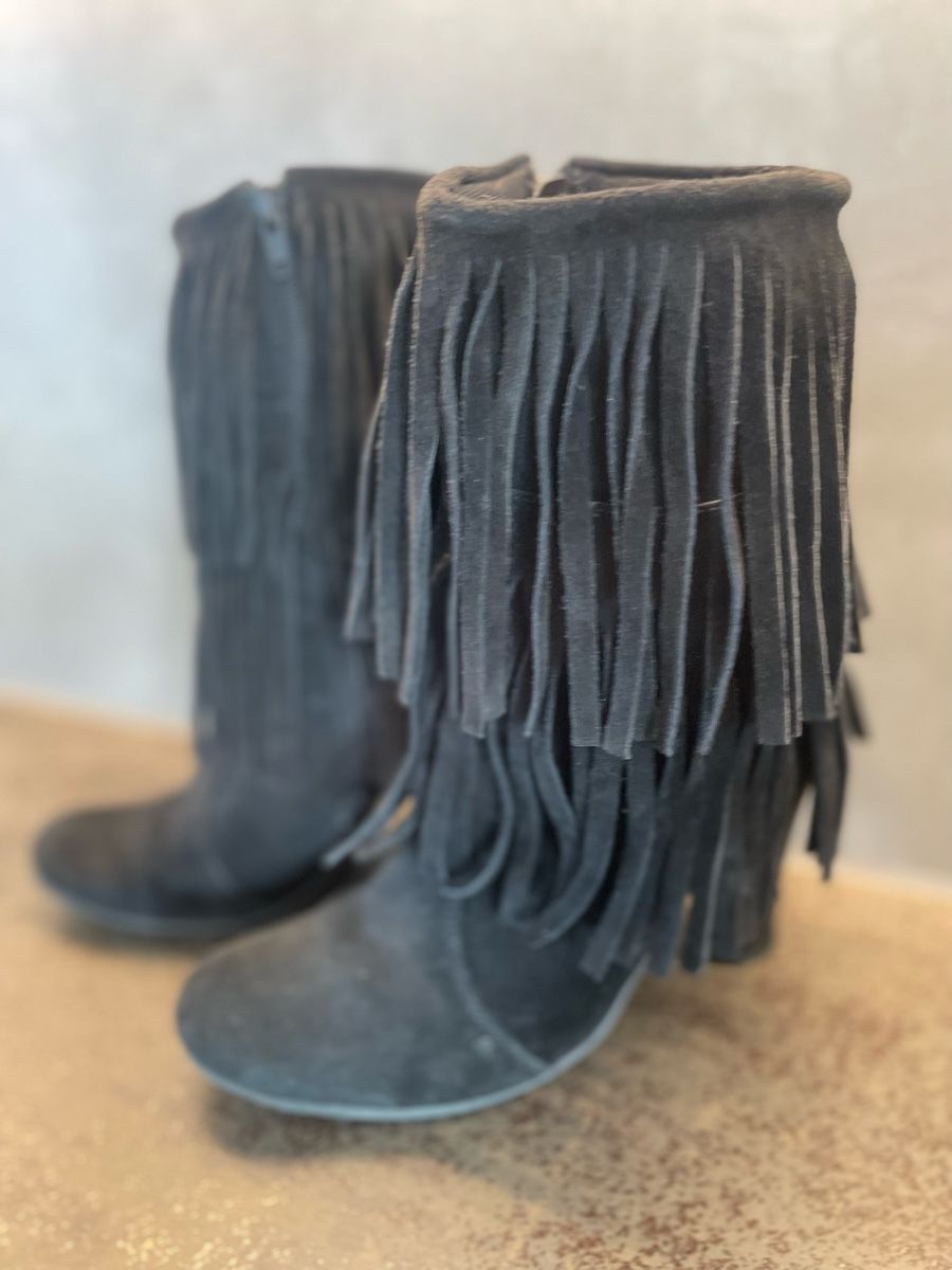 Scarpe da donna: Stiefeletten mit Fransen, Gr.37, Schwarz – Usato da Bronschhofen venduto da Ratz2 1