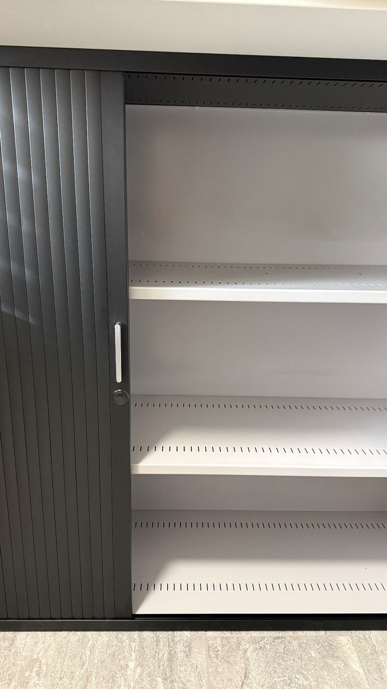 Lista Armadi: Sideboard LISTA Rolladenschrank – Usato da Münchenstein venduto da Schi.77 4