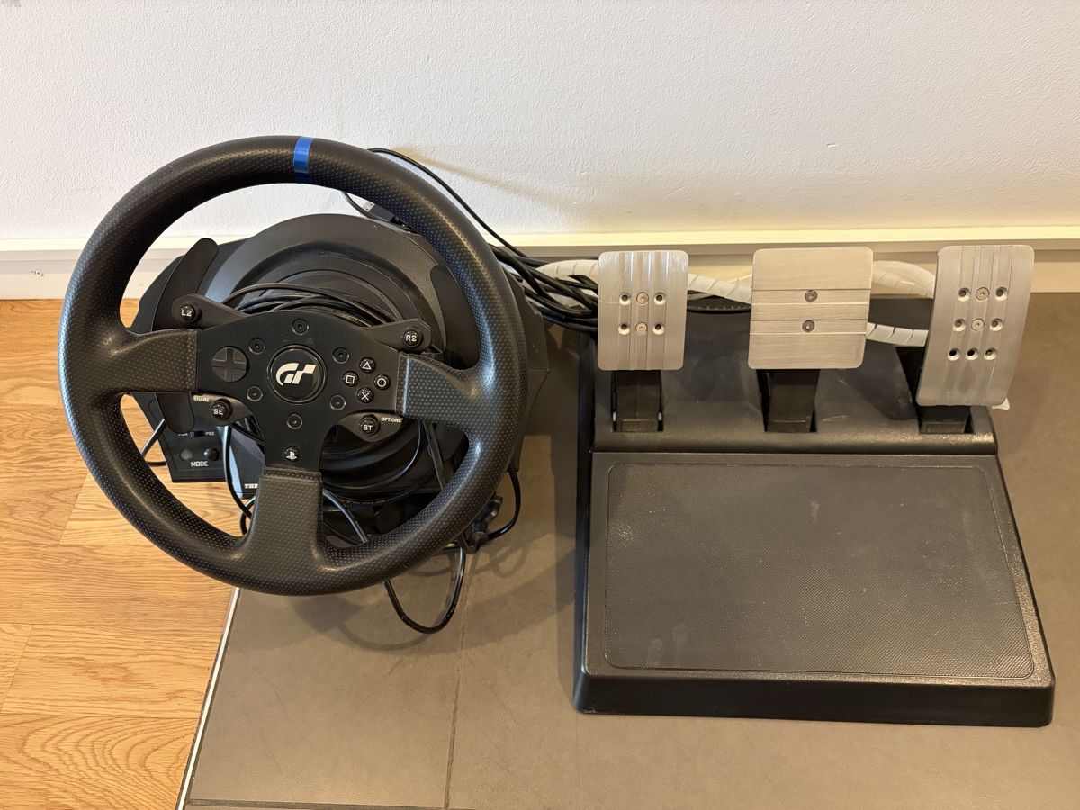 Sistema di controllo: Thrustmaster T300 RS – Usato da Fribourg venduto da philippe.