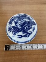 asiatische Kosmetik / Schminke  in Keramikdose