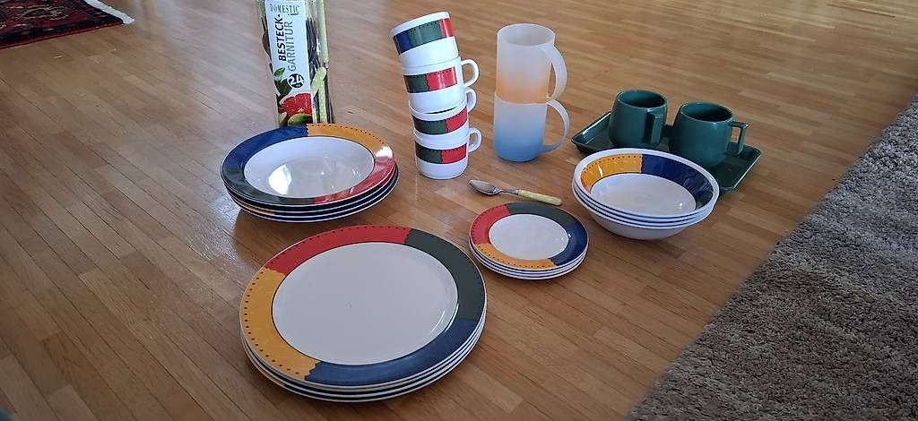Set di piatti: Camping Geschirr, Besteck, Bialetti – Usato da Steffisburg venduto da Nissa16 3